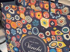 -VENCHI 闻绮(上海佛罗伦萨小镇店)