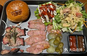 Texas-Style Slow-Roasted Pork Burger