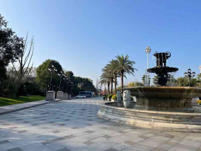 浦江仙华檀宫国际度假酒店-"外观看起来相当的高大上,酒店旁就是泡泡