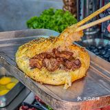 终于在大连吃到黑龙江风味烤饼夹肉‼️嘎嘎香