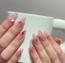 -花岐款式专研健康美甲沙龙