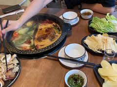 -小志家.鲜牦牛肉牛杂火锅野生菌汤锅