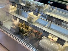 -白玉兰食品甜凤店(合生汇店)