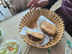 精品驴肉火烧-闫家驴肉老店(华电一校店)