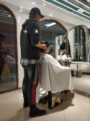 -BULB STUDIO 巴柏明星发型工作室