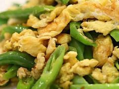 尖椒炒鸡蛋-虹海圣肉饼店家常菜馆