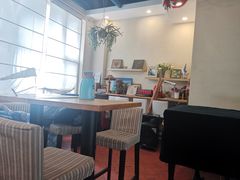 -房角石咖啡与书(吉大南校店)