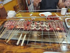 -哈尔滨小酒馆·鲜肉现穿自助烧烤(康新花园店)