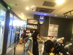 等位区-星巴克(北京南站第二店)