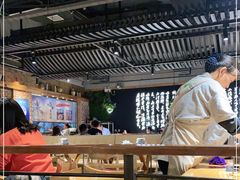 大堂-洪氏嗨捞·广东猪肚鸡·椰子鸡火锅(西咸万象城店)