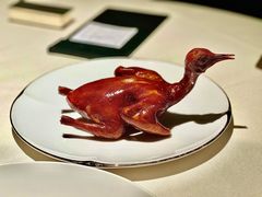 玻璃脆皮香茅石歧乳鸽-炳胜私厨(万象前海店)