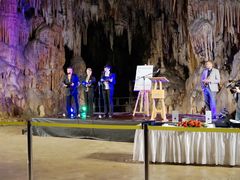 -波斯托伊纳溶洞