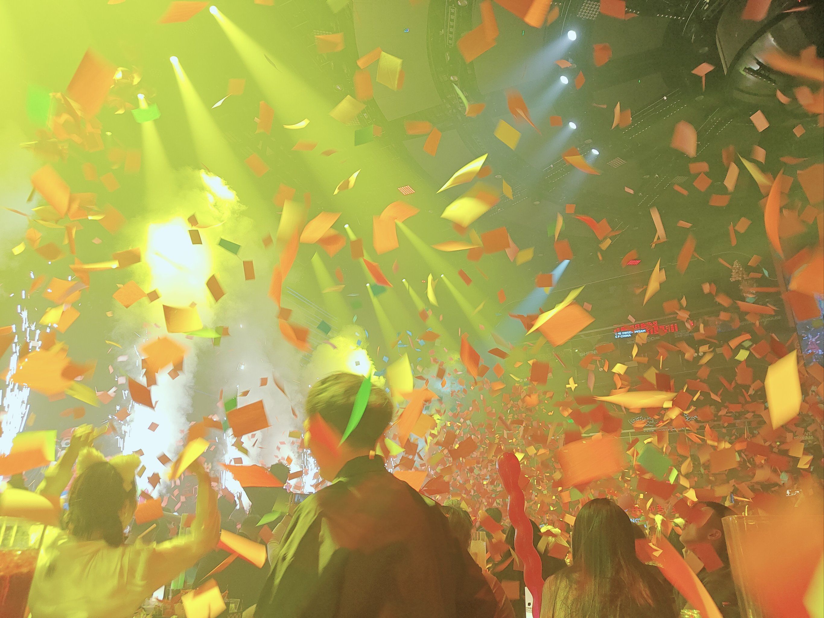 夜店狂欢不思归