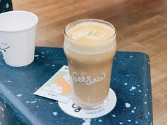 热栀子花梨香拿铁-Seesaw Coffee(芮欧百货店)