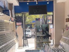 -诺柯视眼镜-蔡司依视路官方工厂店(淞南一店)