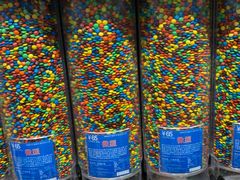 -m豆巧克力世界(上海世茂广场店)