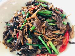 茶树菇炒腊肉-椿记烧鹅(建干路店)