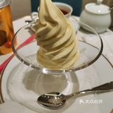 本来想去吃资生堂的下午茶,但是满员 在三越的免税店层