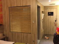 -西安大雁塔科技大学地铁站亚朵酒店