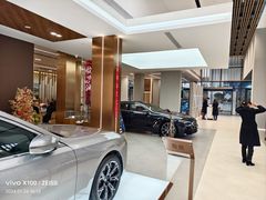 -上海宝信宝马4S店