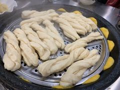 -粘豆包柴火铁锅炖
