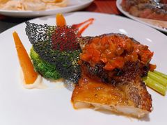 香煎海鲈鱼配时蔬-WOLFGANG PUCK KITCHEN & BAR(迪士尼小镇店)