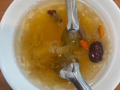 银耳雪梨汤-张记炸串肠粉