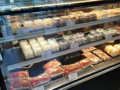 面包甜点陈列柜-红宝石·鲜奶小方·海派西点房(控江店)