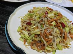 韭黄豆芽炒肉丝-榆味拼三鲜(怀德路店)