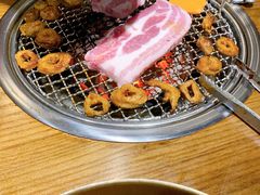 厚切五花肉-·缸桶屋·韩式牛肋条自助烤肉(西湖D11店)