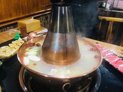 -果松木炭酸菜铜火锅·外婆参鸡汤