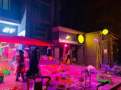 -拖板鞋咖啡旅行酒店(春熙路地铁站店)