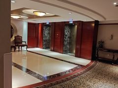 -深圳富苑皇冠假日套房酒店