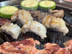 -围炉肉舍•炭烤活鳗•丹东海鲜烤肉(步行街店)