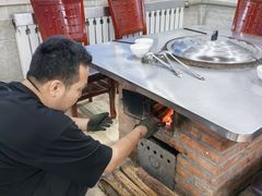 -粘豆包柴火铁锅炖