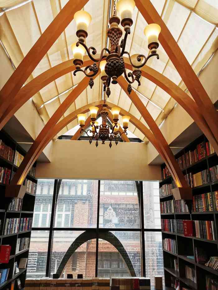 钟书阁(松江泰晤士小镇店)-"很难有一个书店就能做成景点的,这里就做