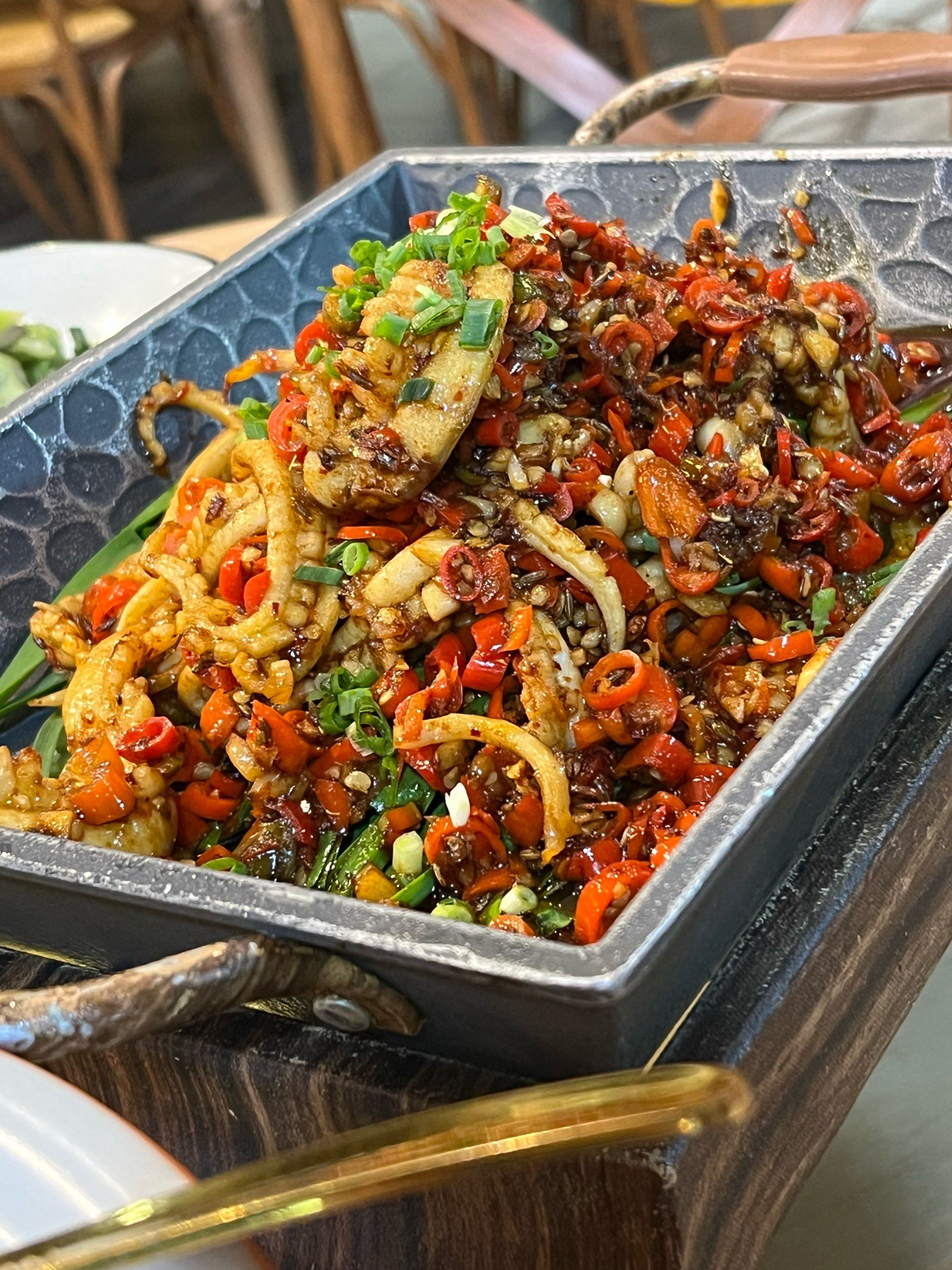 「小炒土猪肉」「钢盆鱿鱼」味道还不错哦