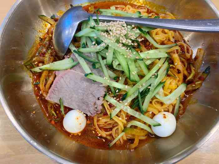 金达莱冷面(海兰路店)-"假期和朋友领着孩子一起去了延吉,为了延吉.