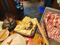 -老牌坊云南鱼豆花火锅(爱建店)