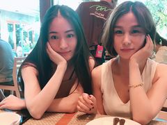 -Chom Cafe and Restaurant
