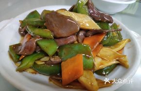 Stir-fried Chicken Gizzard with Green Pepper and Water Chestnut