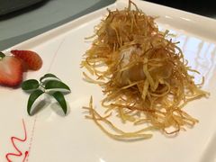 金丝沙律虾球-富淳饭店(陆家嘴保利广场店)