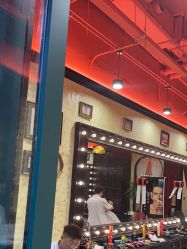 -东方先生国潮男士理发馆
