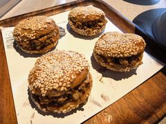 烧饼-四季民福烤鸭店(外滩外白渡桥店)