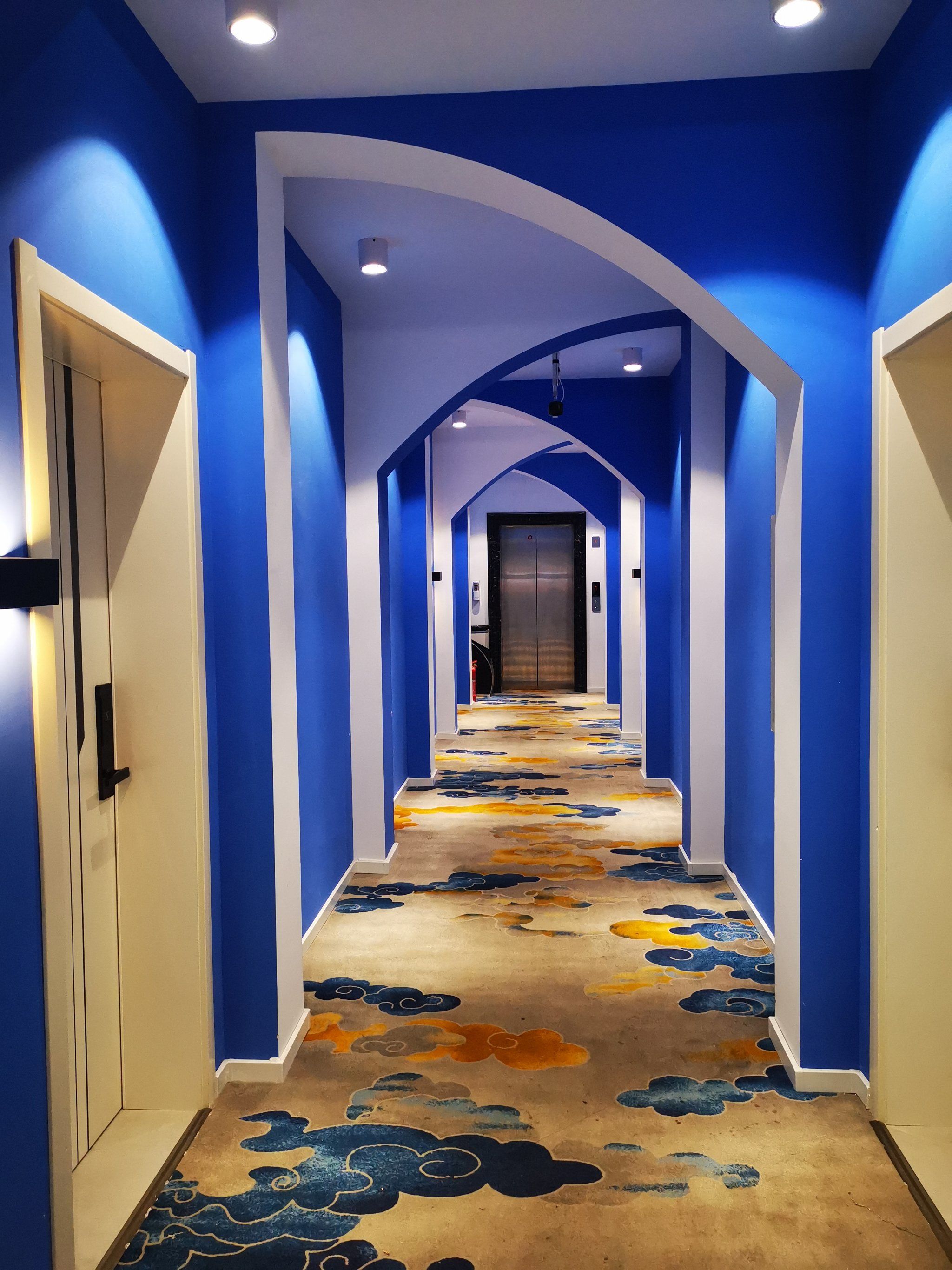 ✅北戴河四天旅游都住在这个酒店,酒店走廊设计新颖感觉蛮好看,房间