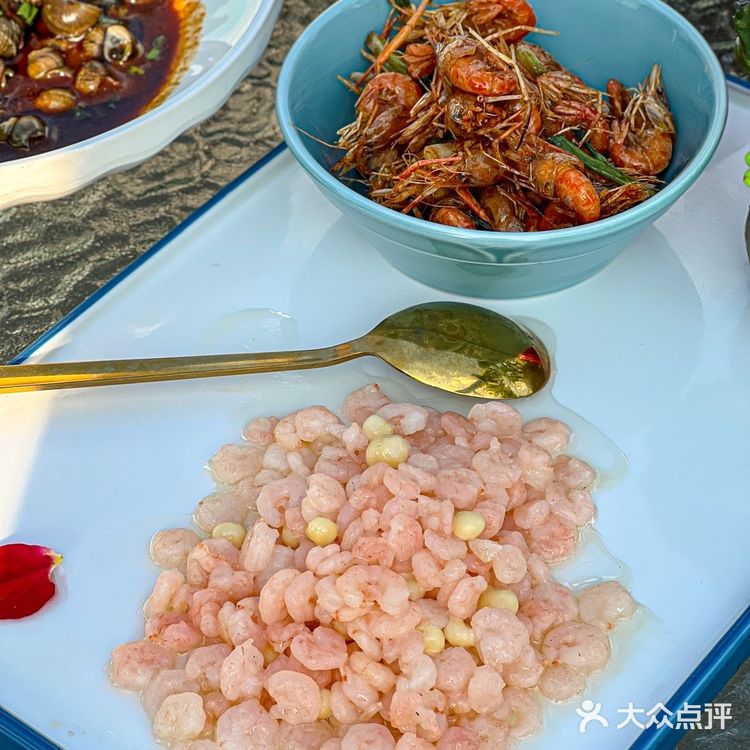 永远可以相信苏州的浪漫🥀稻田边吃大闸蟹