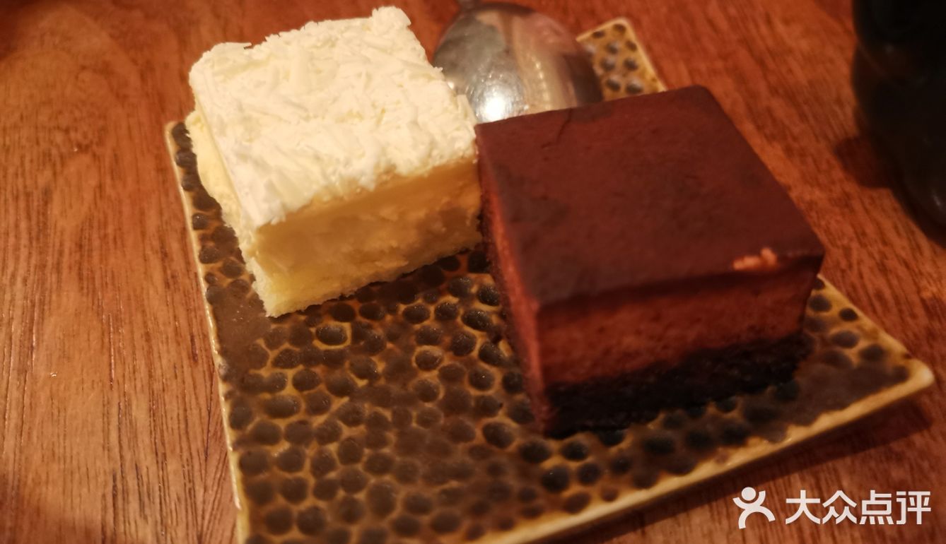 周末太火爆，根本都没有位置。装修很日系风，环境不错