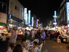 -六合夜市