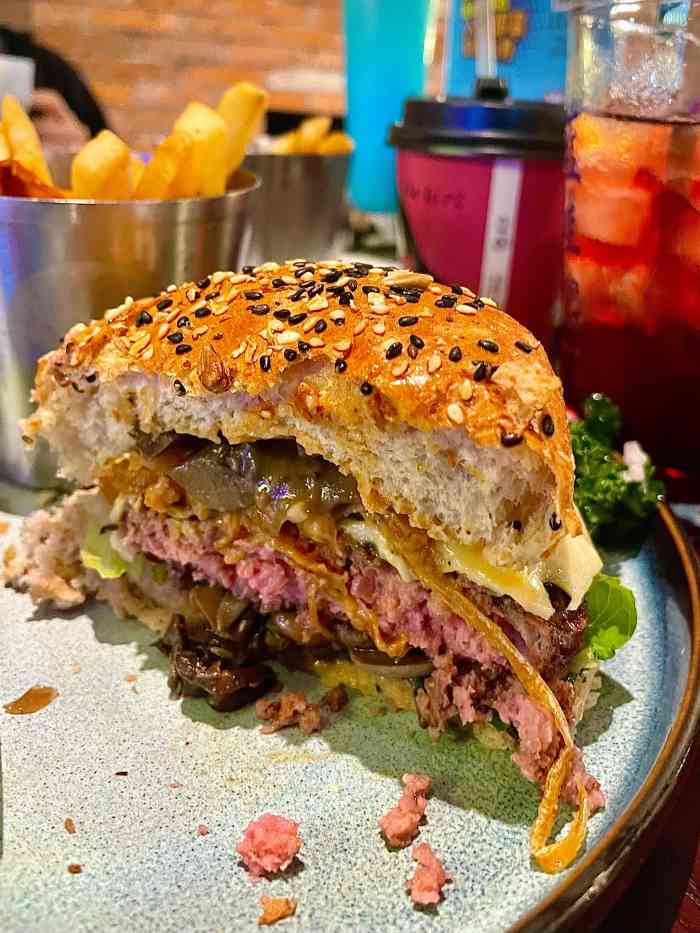 bluefrog蓝蛙(成都远洋太古里店)-"「蓝蛙经典汉堡」「番薯条」「香辣