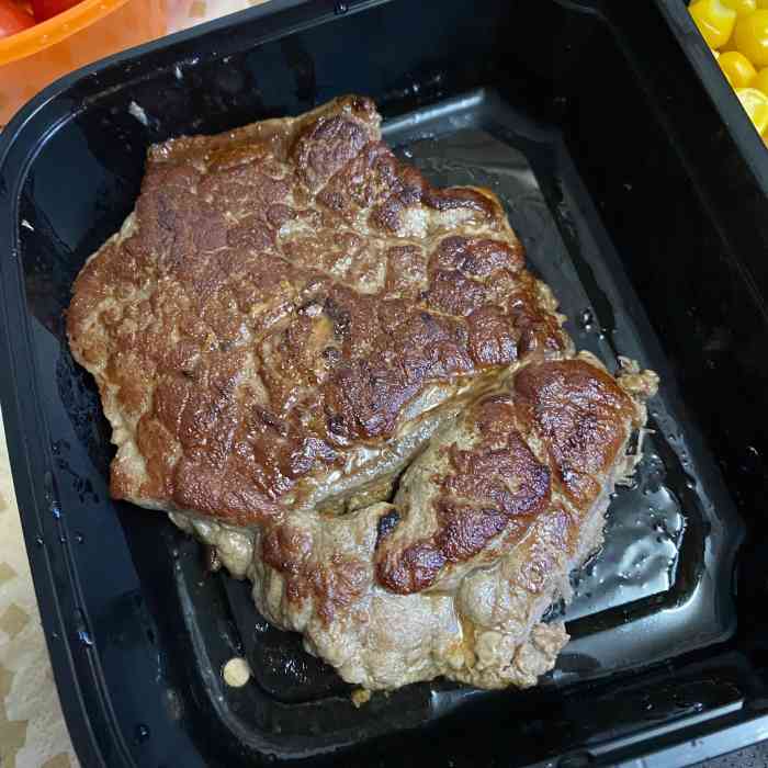 这两天店门都没开 这家竟然有做外卖哈哈点了一个菲力牛排 满减完